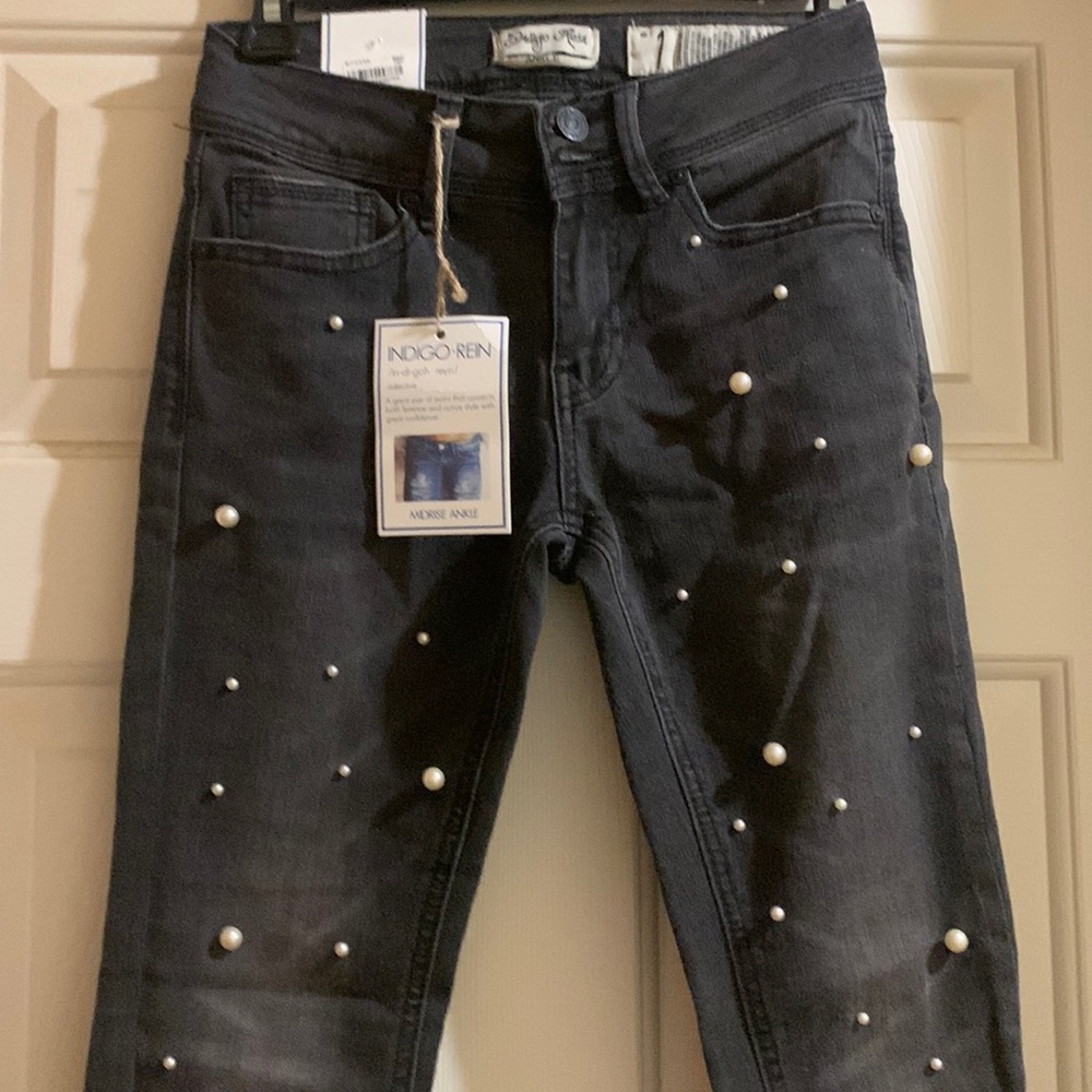 Brand new, never worn mid rise ankle denim jeans